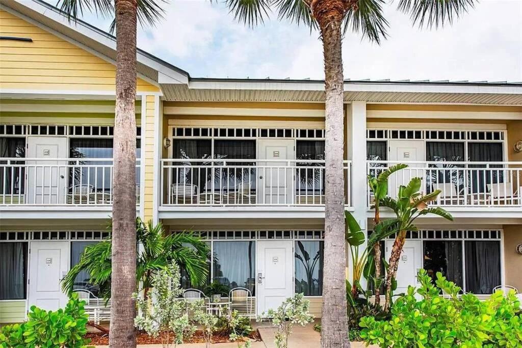 Manatee, Studio202, Beach Steps Away! Pool+Wifi Ruskin Bagian luar foto