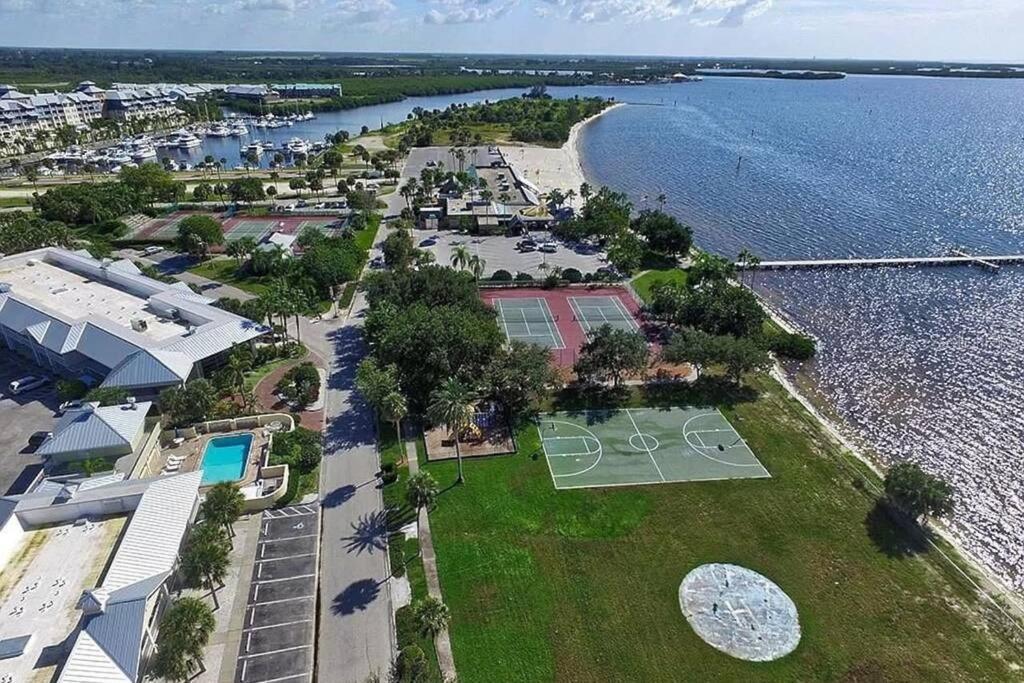 Manatee, Studio202, Beach Steps Away! Pool+Wifi Ruskin Bagian luar foto