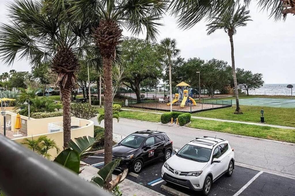 Manatee, Studio202, Beach Steps Away! Pool+Wifi Ruskin Bagian luar foto