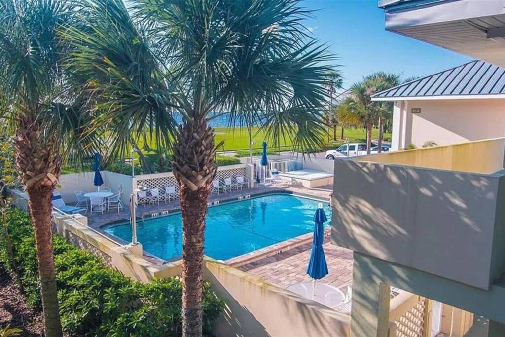 Manatee, Studio202, Beach Steps Away! Pool+Wifi Ruskin Bagian luar foto
