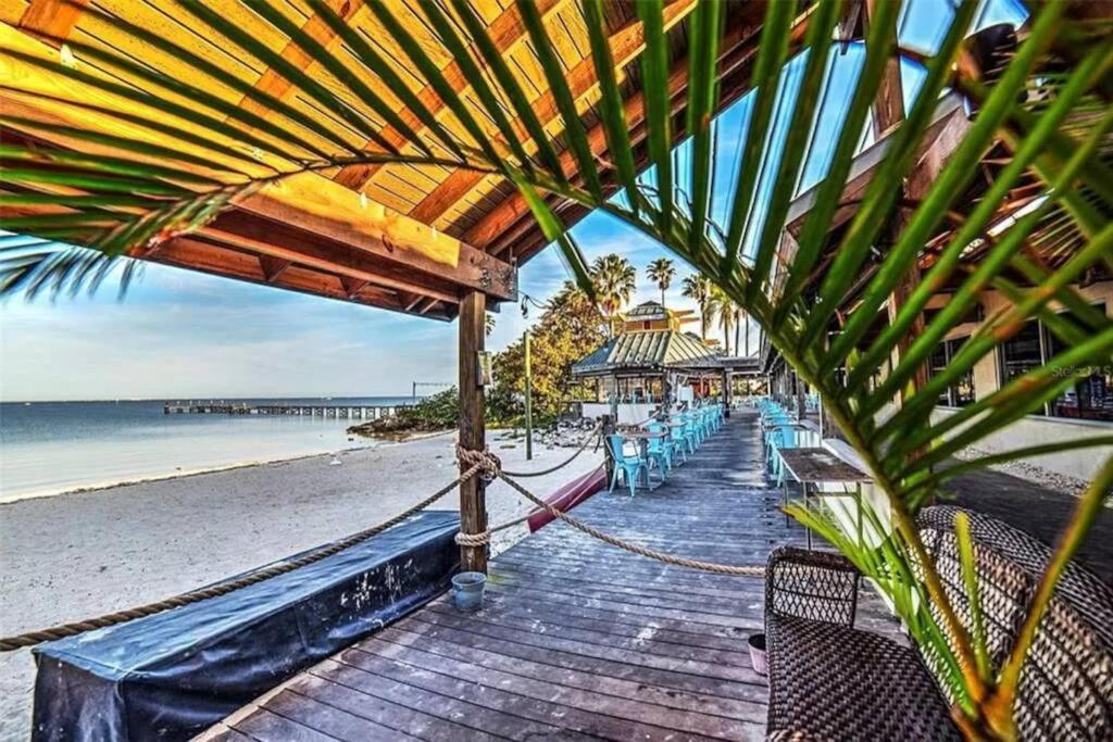Manatee, Studio202, Beach Steps Away! Pool+Wifi Ruskin Bagian luar foto