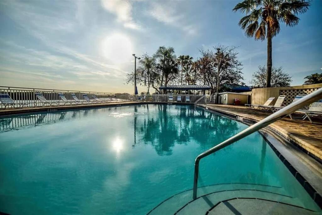 Manatee, Studio202, Beach Steps Away! Pool+Wifi Ruskin Bagian luar foto