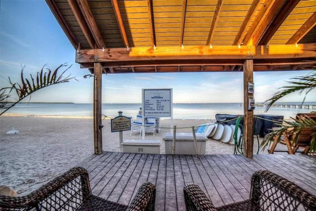 Manatee, Studio202, Beach Steps Away! Pool+Wifi Ruskin Bagian luar foto