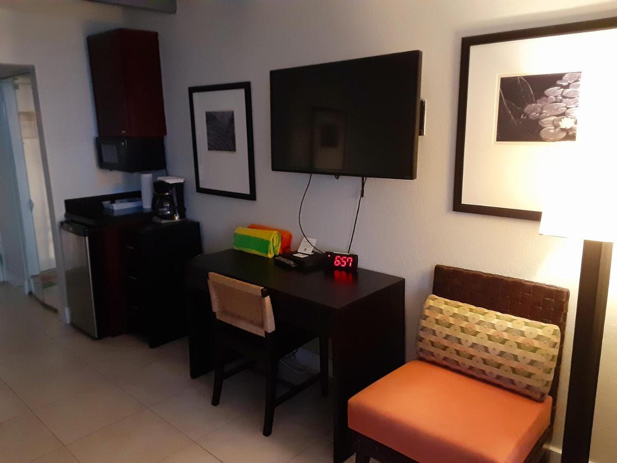 Manatee, Studio202, Beach Steps Away! Pool+Wifi Ruskin Bagian luar foto