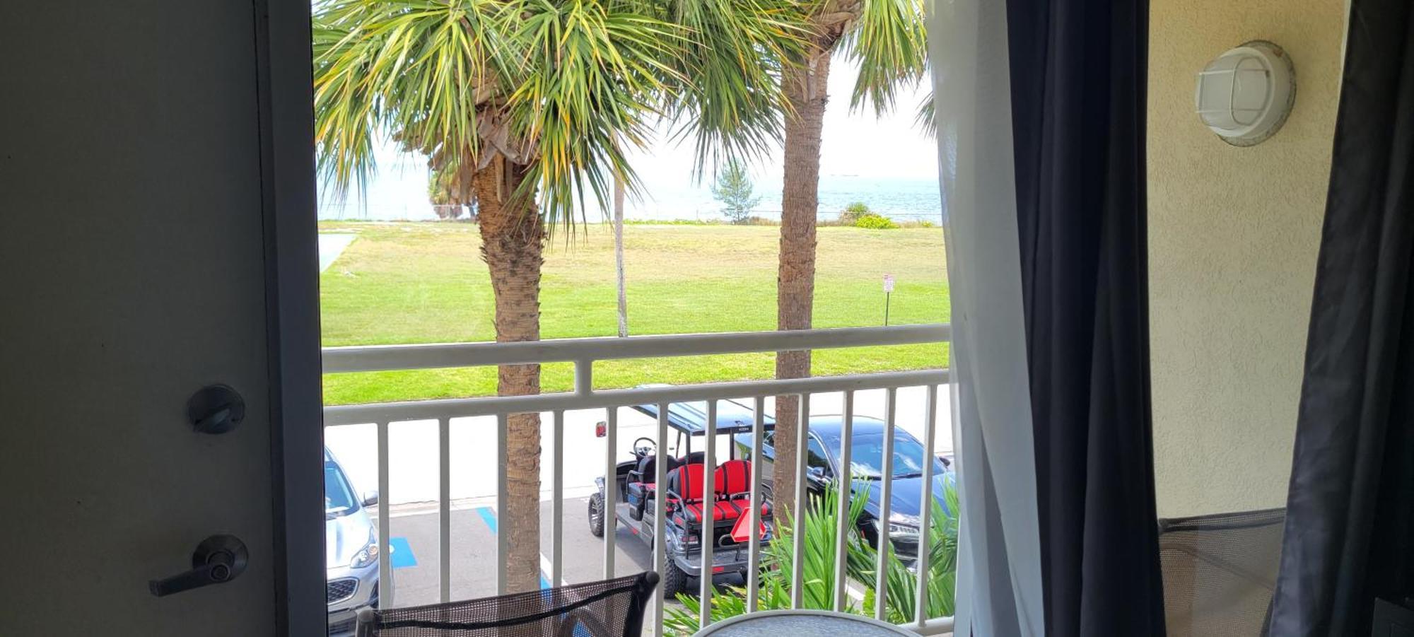 Manatee, Studio202, Beach Steps Away! Pool+Wifi Ruskin Bagian luar foto