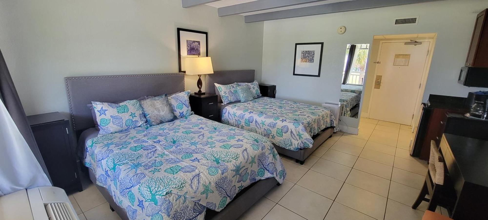 Manatee, Studio202, Beach Steps Away! Pool+Wifi Ruskin Bagian luar foto