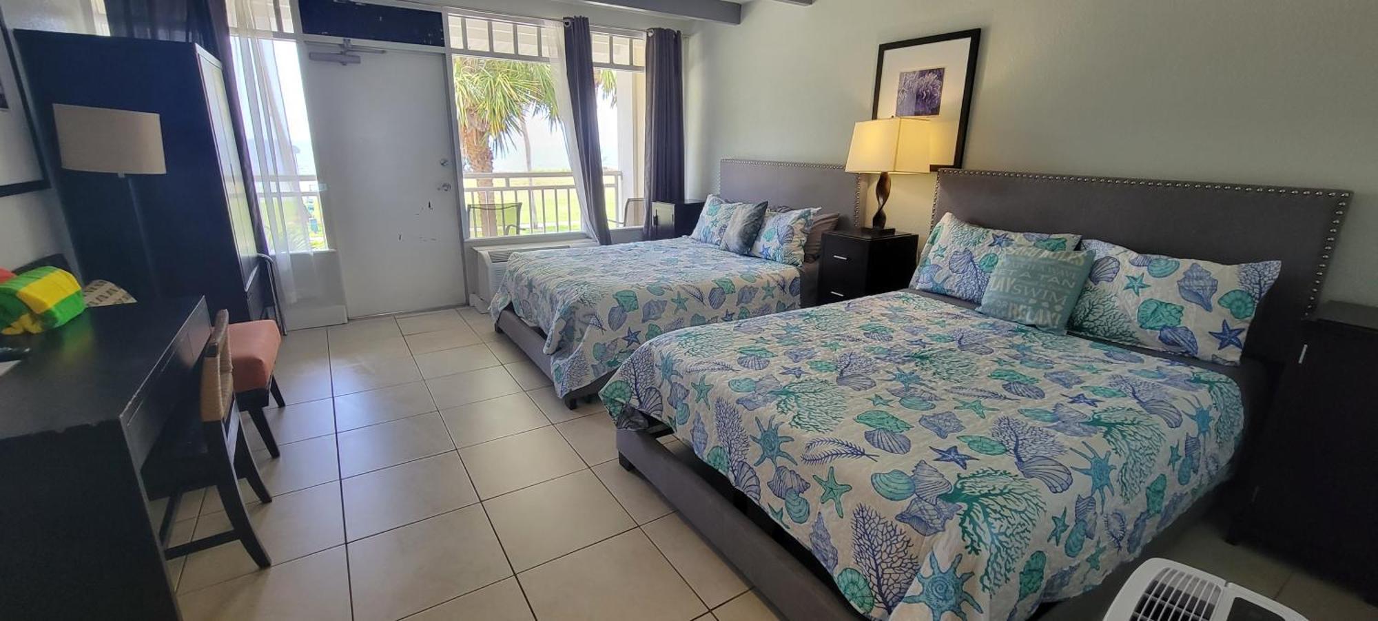 Manatee, Studio202, Beach Steps Away! Pool+Wifi Ruskin Bagian luar foto
